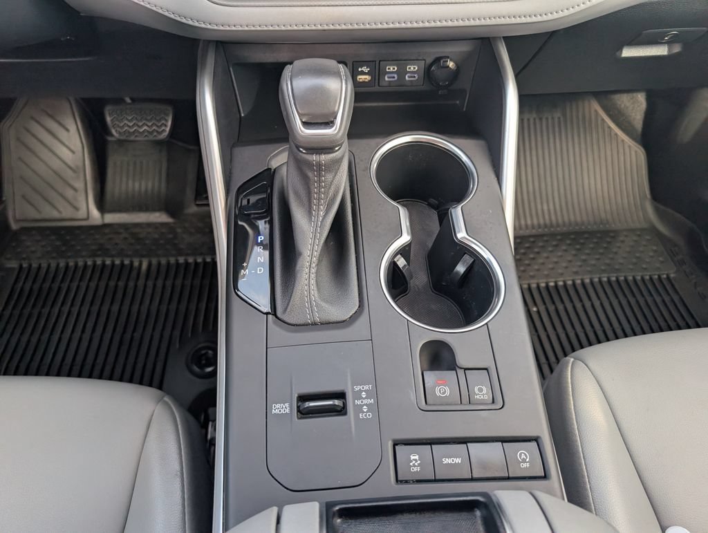 Used 2022 Toyota Highlander XLE FWD image 25