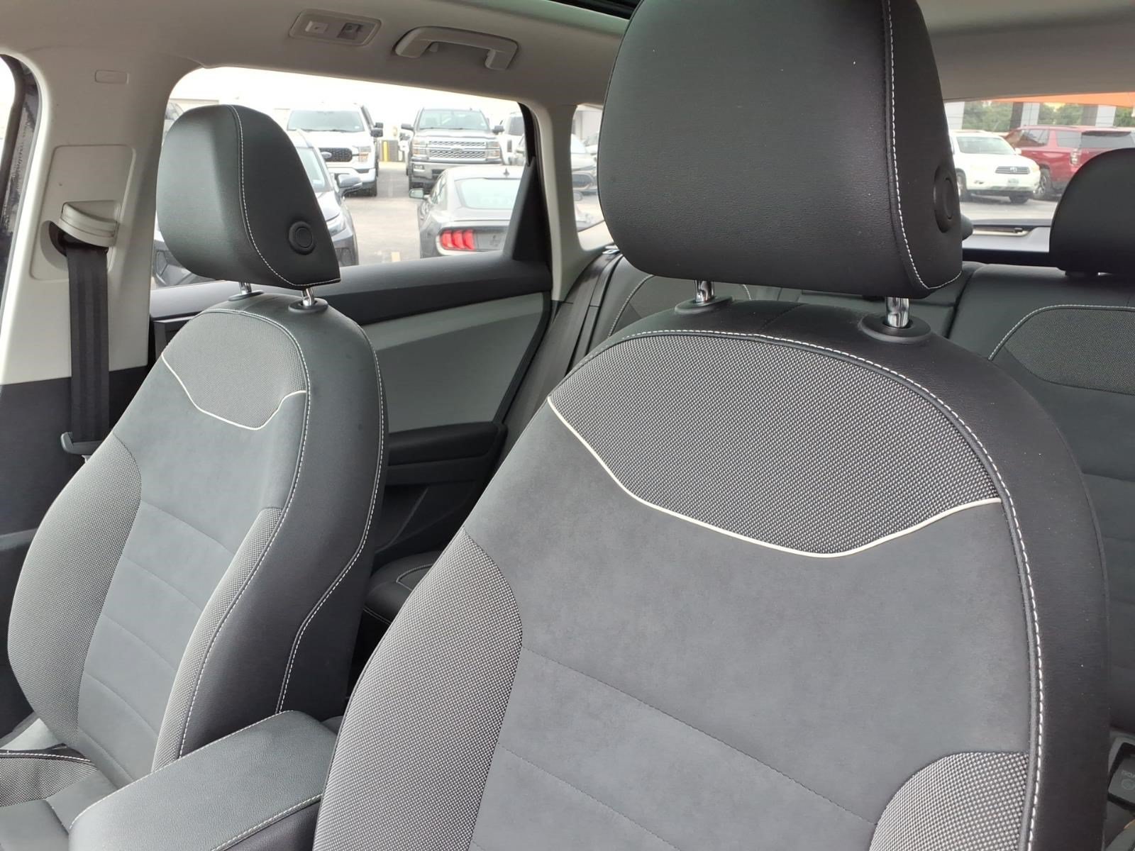 Used 2023 Volkswagen Taos SE w/ Panoramic Sunroof Package FWD image 13
