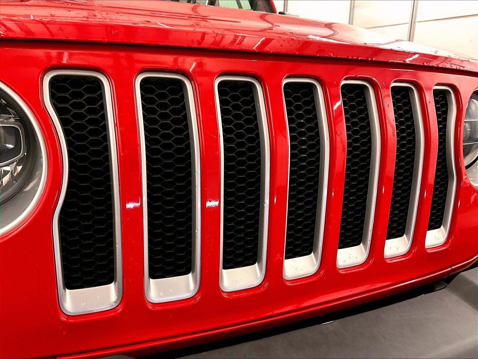 Used 2022 Jeep Wrangler Unlimited Sahara w/ LED Lighting Group AWD/4WD image 29