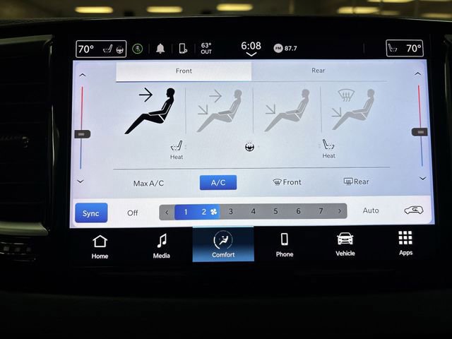 Used 2023 Chrysler Pacifica Touring-L image 10