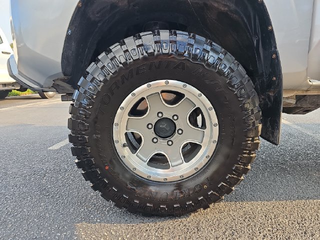 Used 2017 Toyota Tacoma SR AWD/4WD image 31