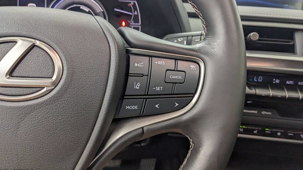 Used 2020 Lexus UX 250h w/ Premium Package AWD/4WD image 33