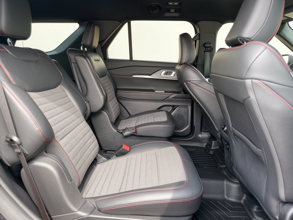 Certified 2025 Ford Explorer ST-Line w/ Premium Package RWD image 29