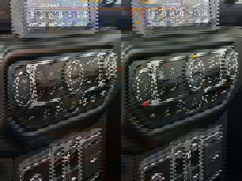 Used 2020 Jeep Wrangler Unlimited Sahara image 21