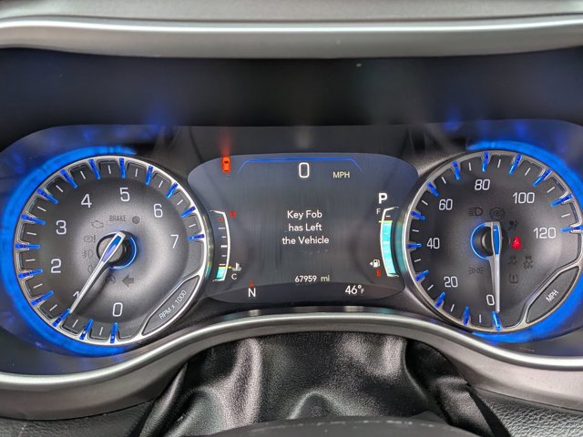 Used 2023 Chrysler Pacifica Touring-L FWD image 14