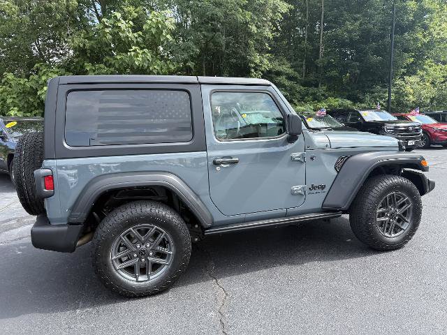 Used 2025 Jeep Wrangler Sport AWD/4WD image 4
