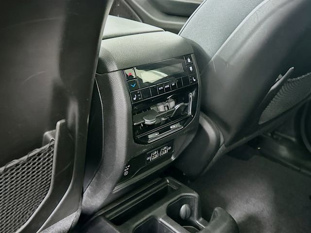 Used 2023 Jeep Grand Cherokee L Limited AWD/4WD image 32