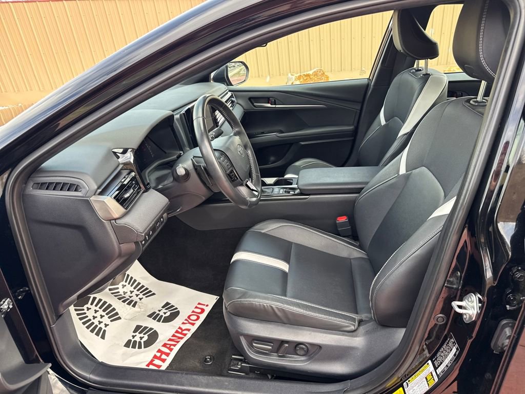 Used 2025 Toyota Camry SE image 11
