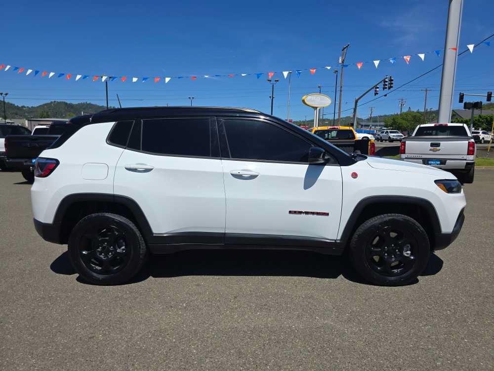Used 2023 Jeep Compass Trailhawk w/ Trailhawk Convenience Group AWD/4WD image 6