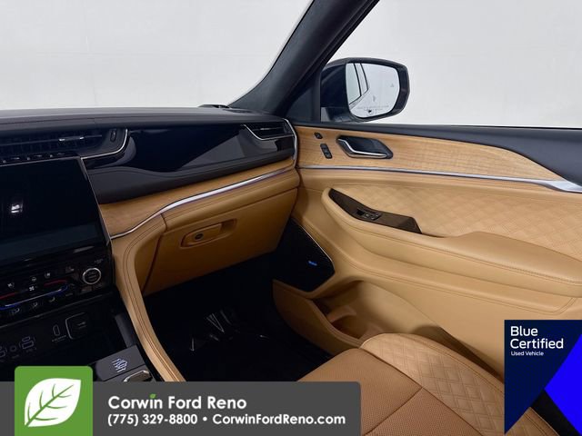 Used 2023 Jeep Grand Cherokee Summit AWD/4WD image 29