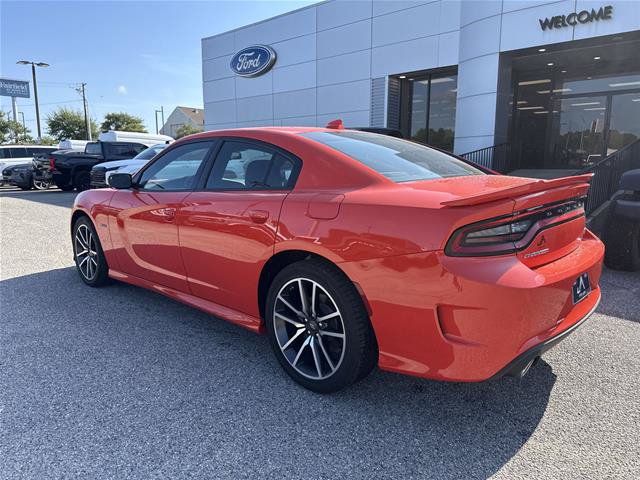 Used 2023 Dodge Charger R/T w/ Technology Group RWD image 11