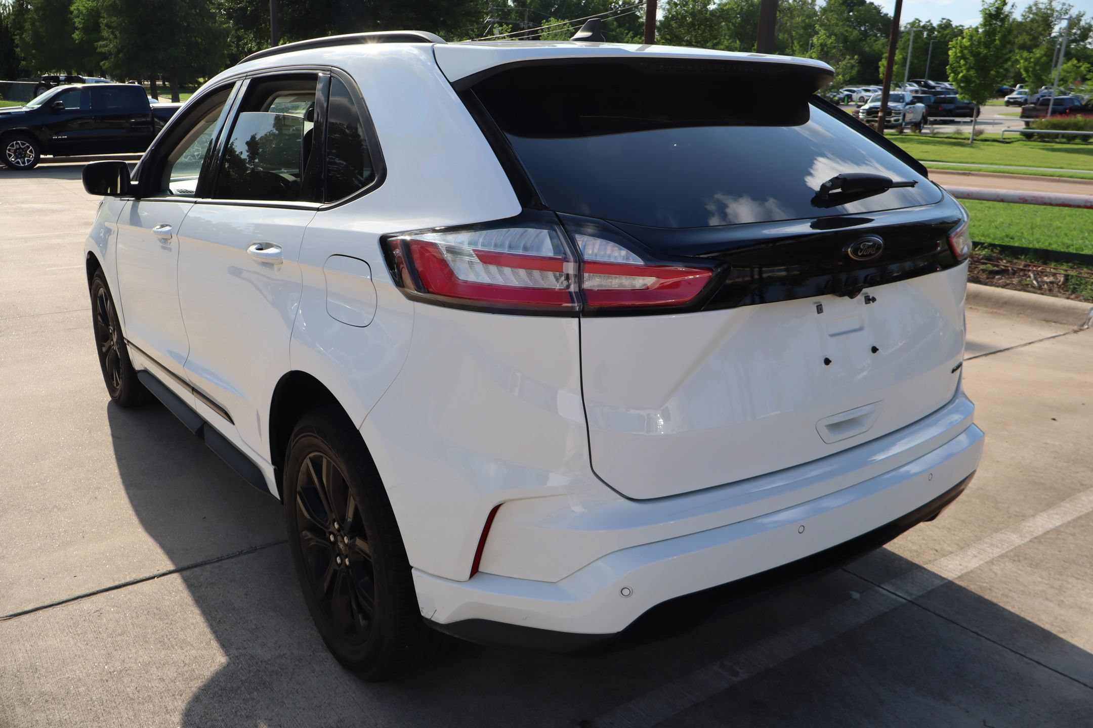 Certified 2022 Ford Edge SE w/ Black Appearance Package AWD/4WD image 6