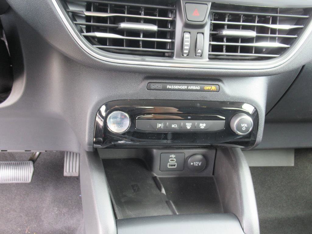 Certified 2025 Ford Escape SE w/ PHEV Premium Package image 30