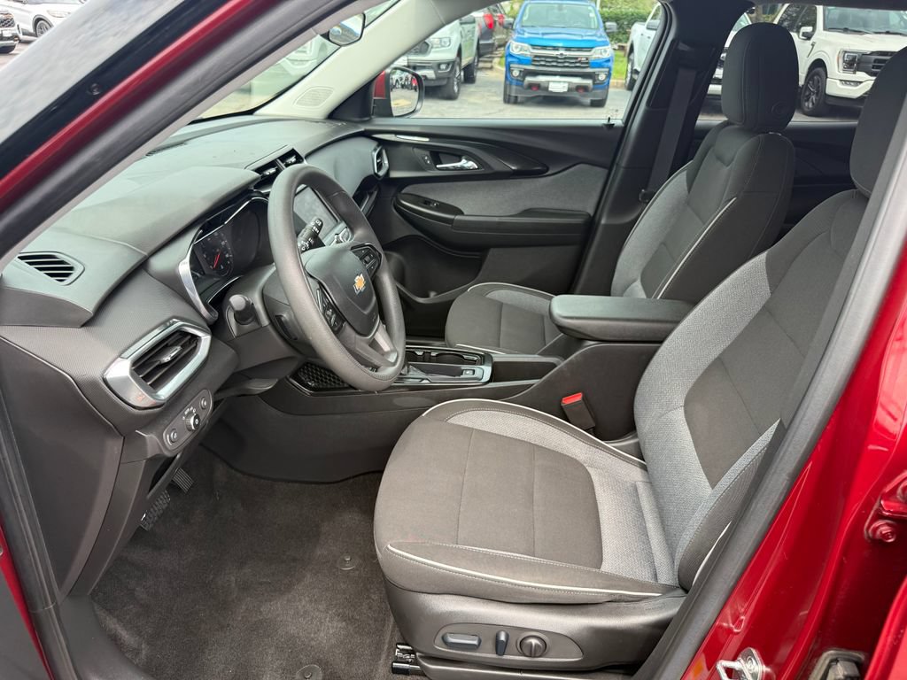 Used 2023 Chevrolet TrailBlazer LT FWD image 16