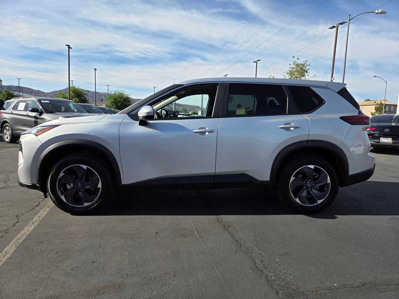 Used 2024 Nissan Rogue SV video 2