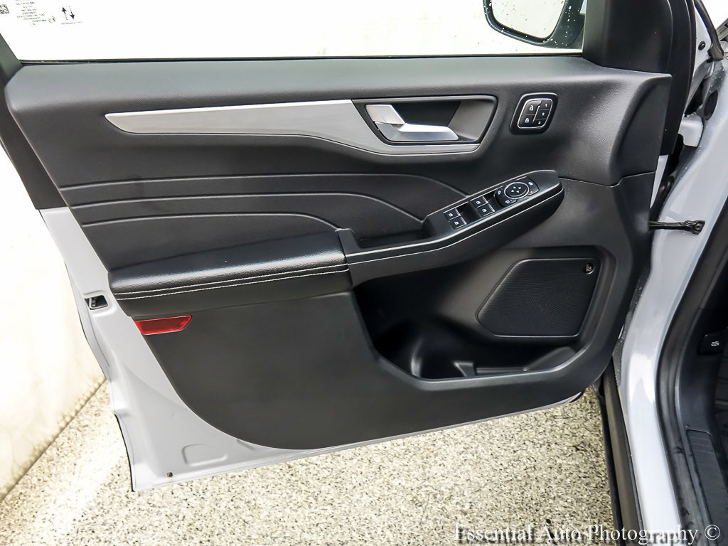 Certified 2025 Ford Escape SE w/ PHEV Premium Package FWD image 19
