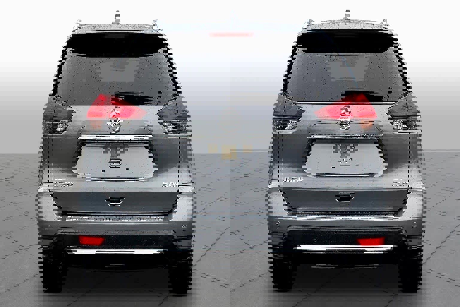 Used 2019 Nissan Rogue SV w/ Premium Package image 3