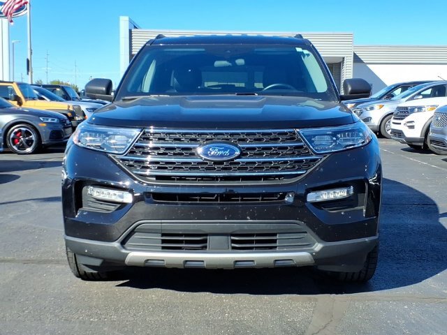 Certified 2023 Ford Explorer XLT w/ Equipment Group 202A AWD/4WD image 2