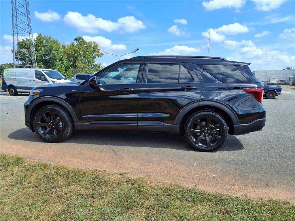 Certified 2023 Ford Explorer ST-Line w/ Class IV Trailer Tow Package image 17