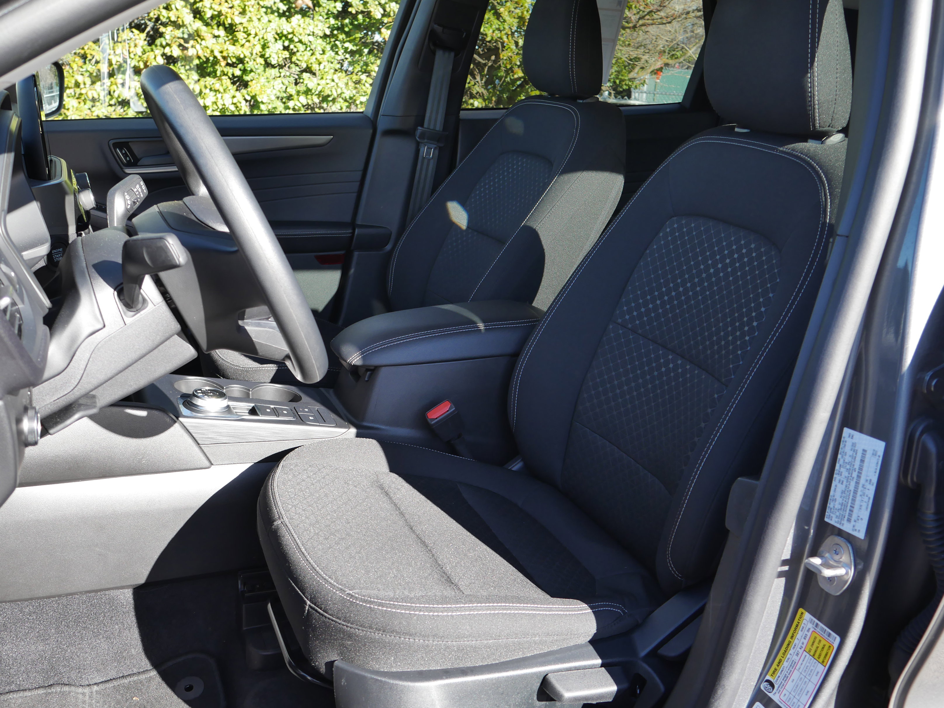 Certified 2025 Ford Escape Active image 33