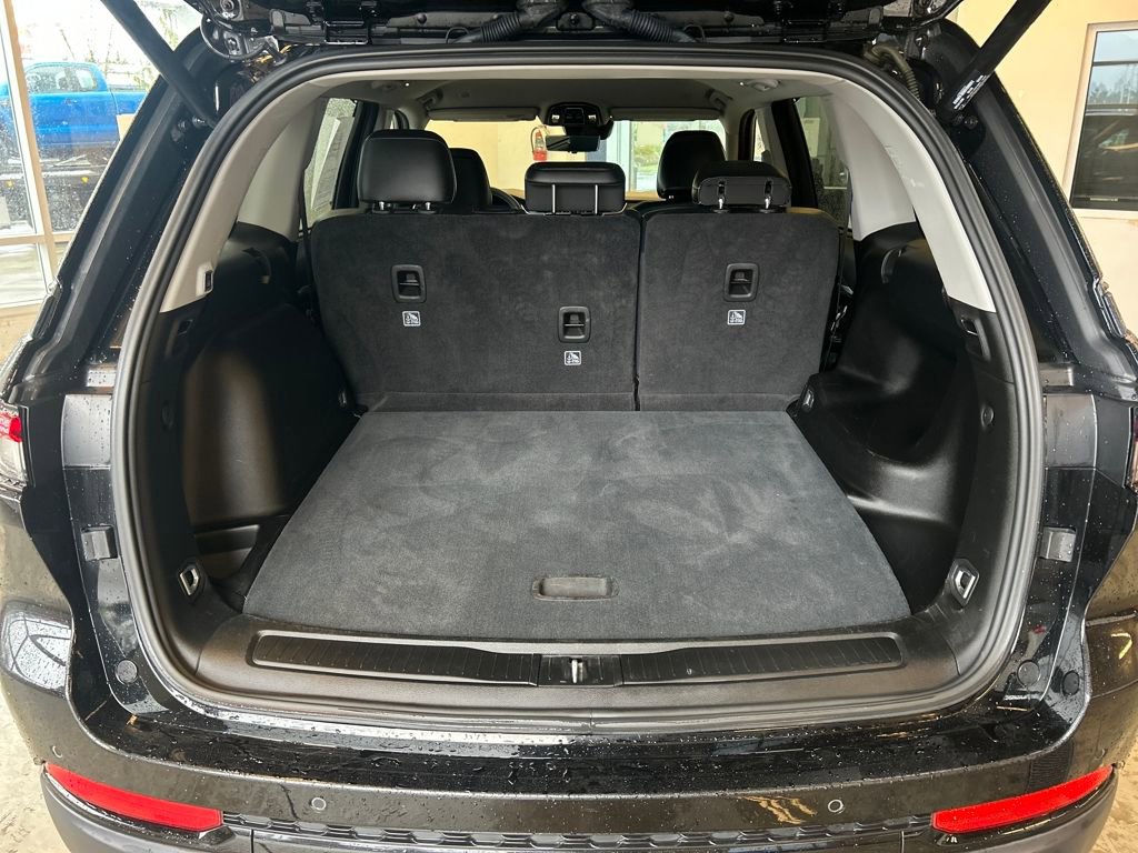 Used 2023 Jeep Grand Cherokee Limited w/ Luxury Tech Group II image 33