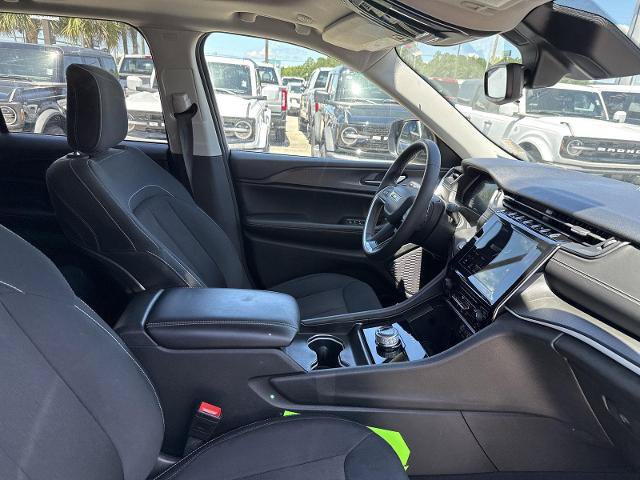 Used 2024 Jeep Grand Cherokee Laredo X RWD image 19