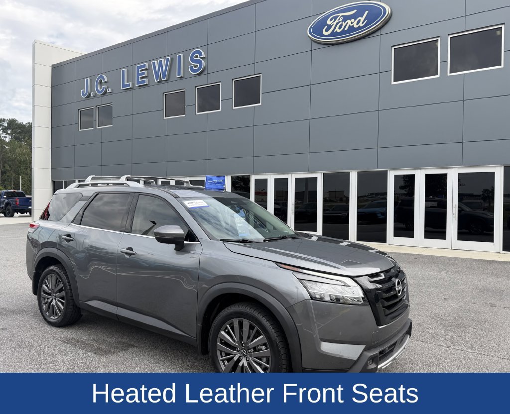 Used 2024 Nissan Pathfinder SL w/ SL Premium Package FWD image 2