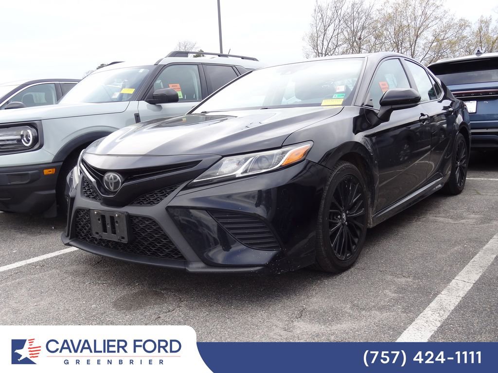 Used 2019 Toyota Camry SE image 2