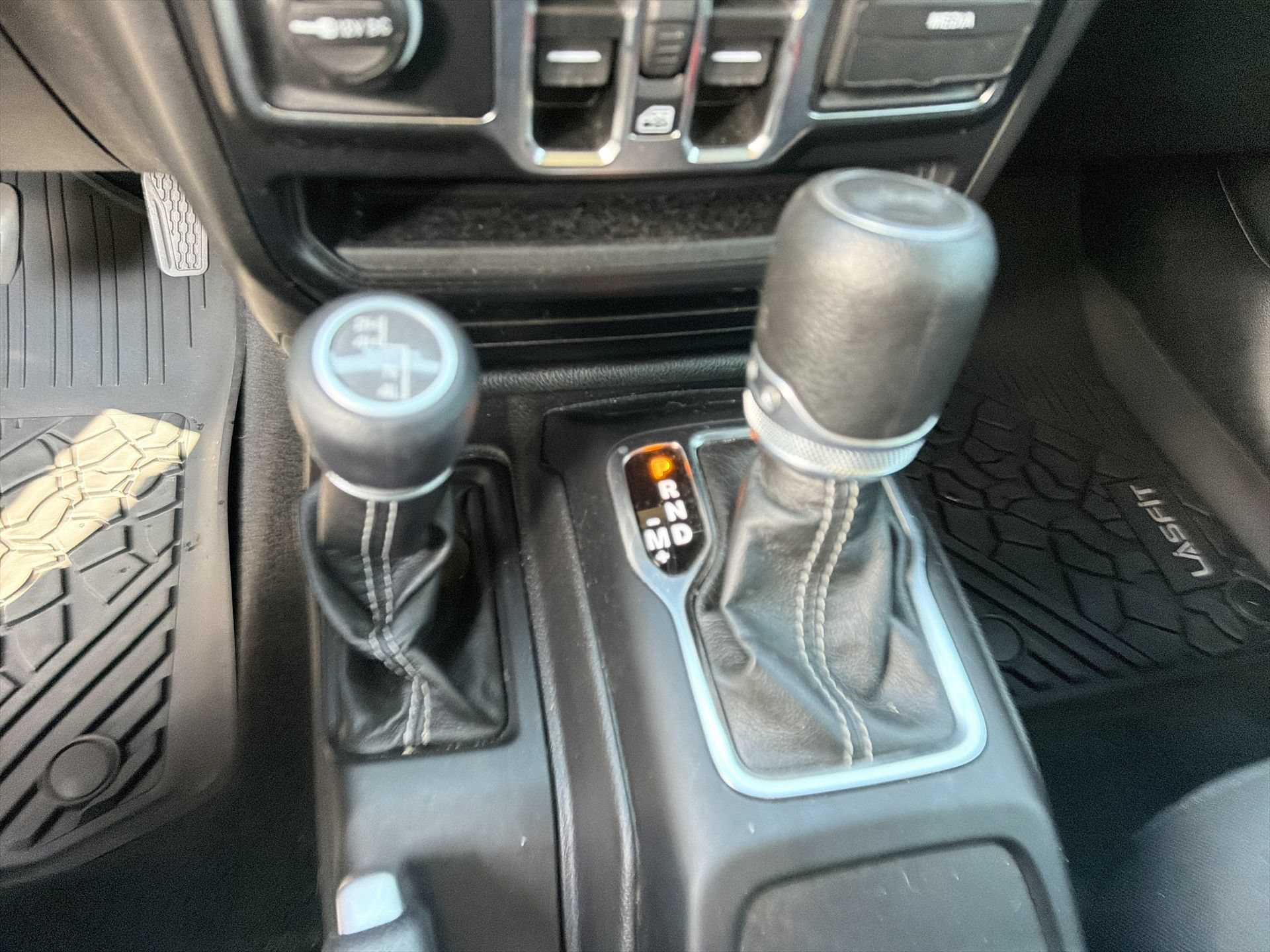 Used 2022 Jeep Wrangler Unlimited Sahara AWD/4WD image 10