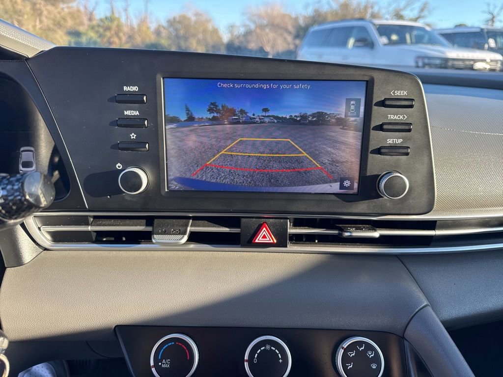 Used 2021 Hyundai Elantra SE image 18