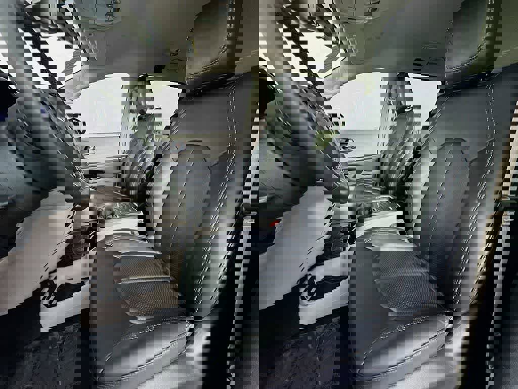 Used 2024 Chrysler Pacifica Touring-L image 12