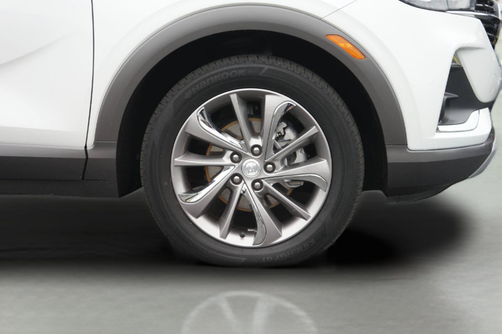 Used 2021 Buick Encore GX Essence w/ Experience Buick Package FWD image 4