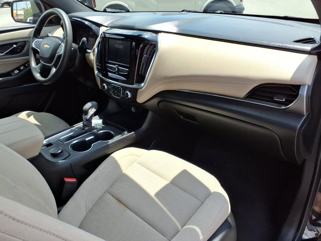 Used 2023 Chevrolet Traverse LS FWD image 4