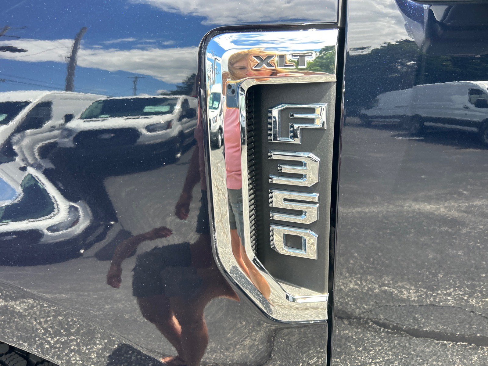 Certified 2022 Ford F350 XLT w/ XLT Premium Package AWD/4WD image 32