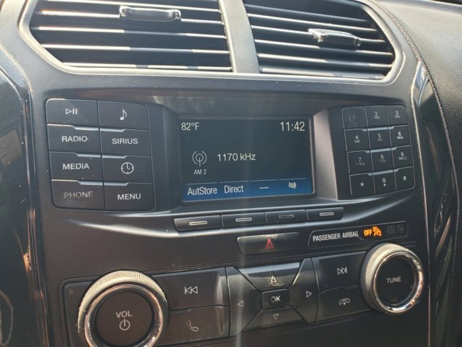 Certified 2018 Ford Explorer XLT FWD image 21