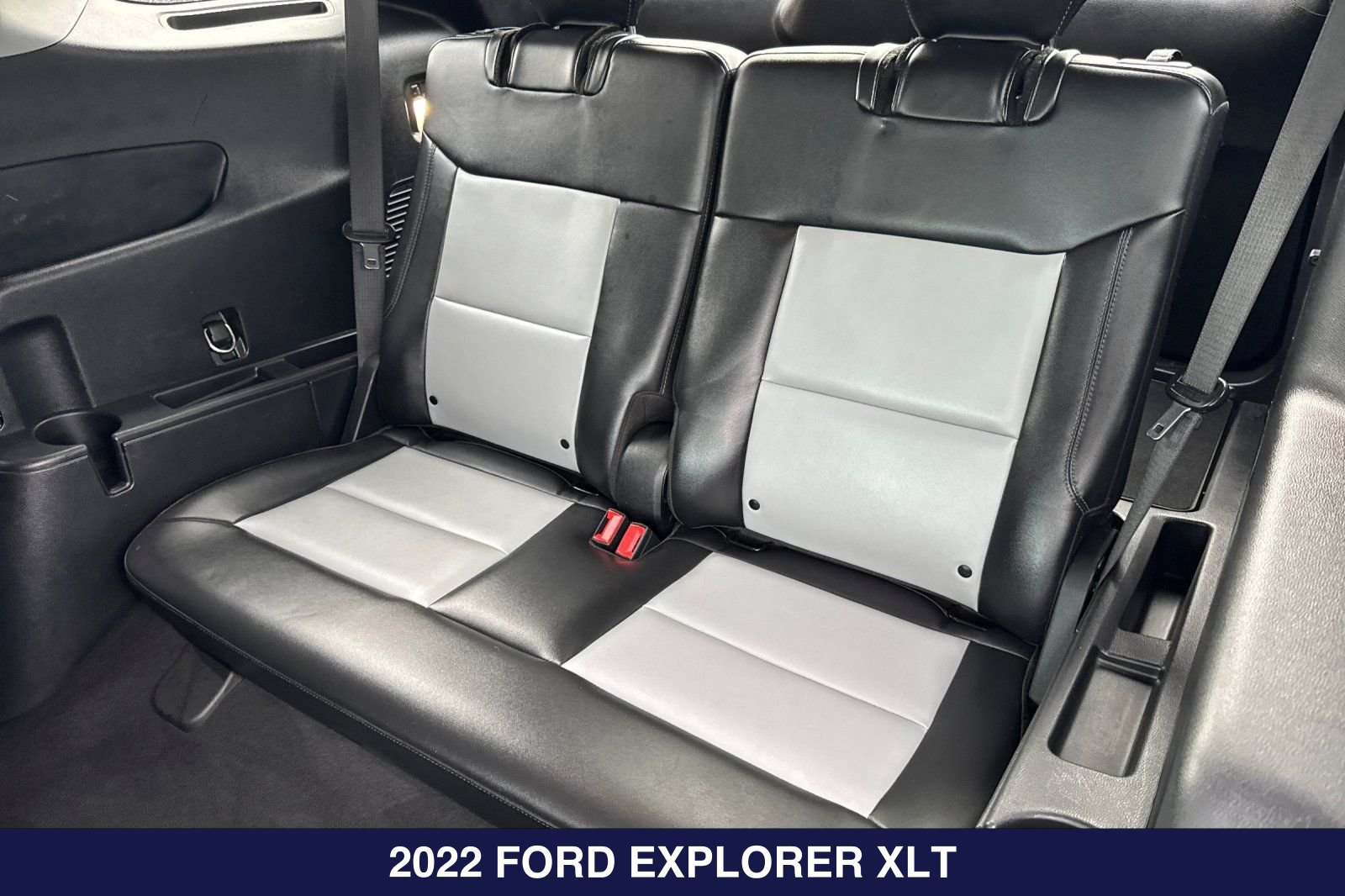Certified 2022 Ford Explorer XLT w/ Equipment Group 202A RWD image 17