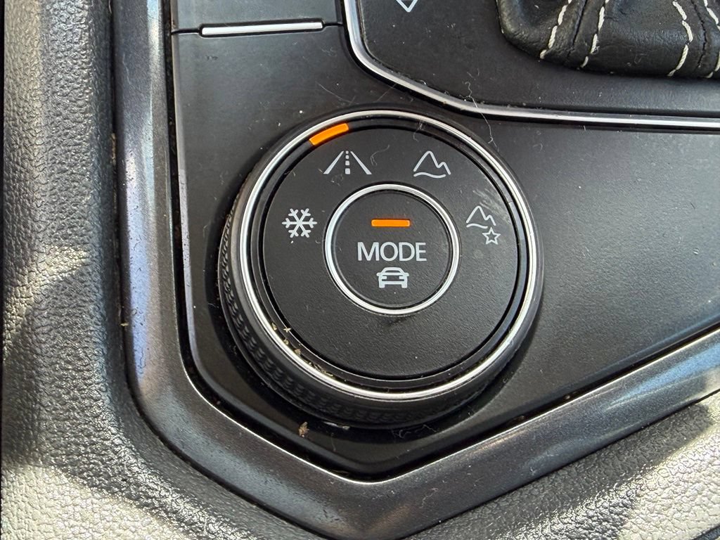 Used 2021 Volkswagen Tiguan SEL AWD/4WD image 19