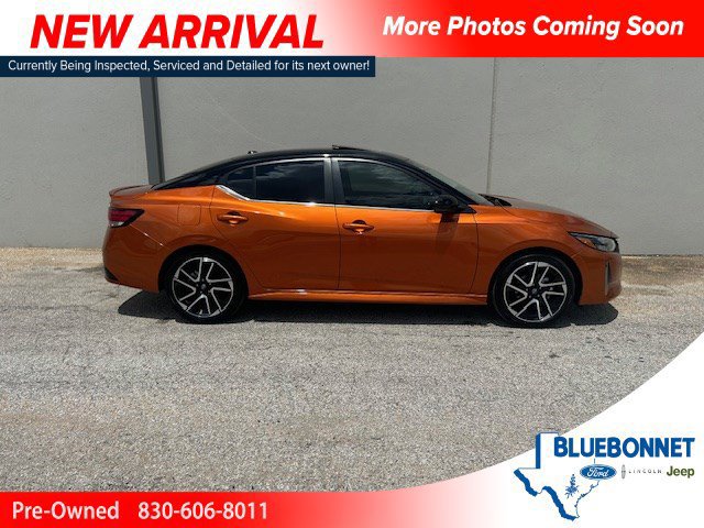 Used 2025 Nissan Sentra SR w/ SR Premium Package FWD image 3