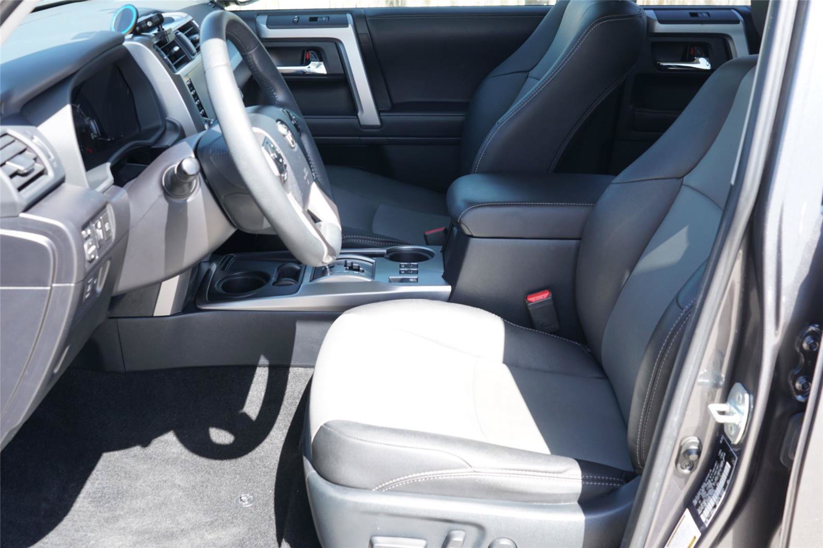 Used 2022 Toyota 4Runner SR5 Premium w/ Moonroof Package RWD image 10