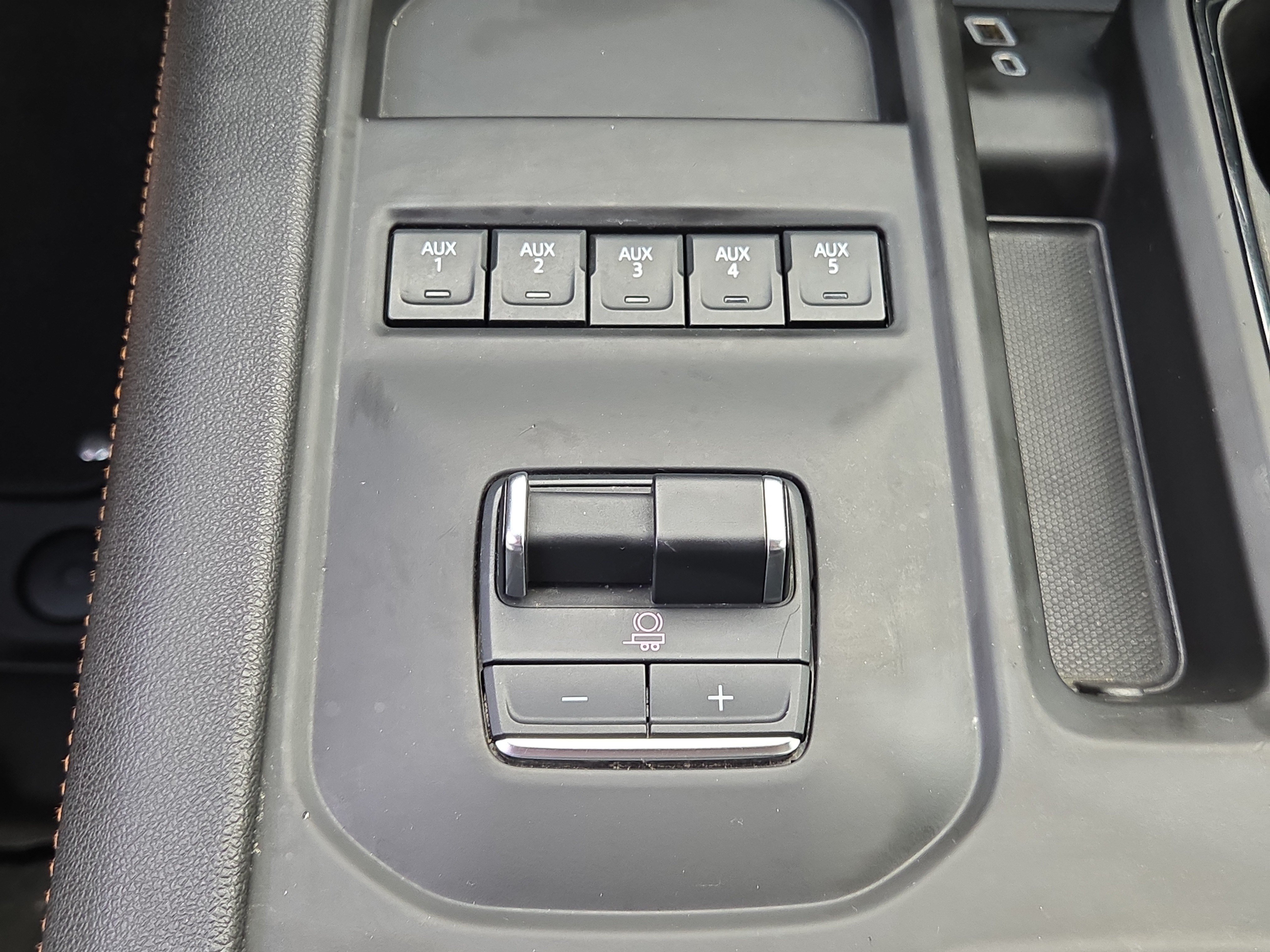 Used 2025 GMC Sierra 2500 AT4 w/ Technology Package AWD/4WD image 26