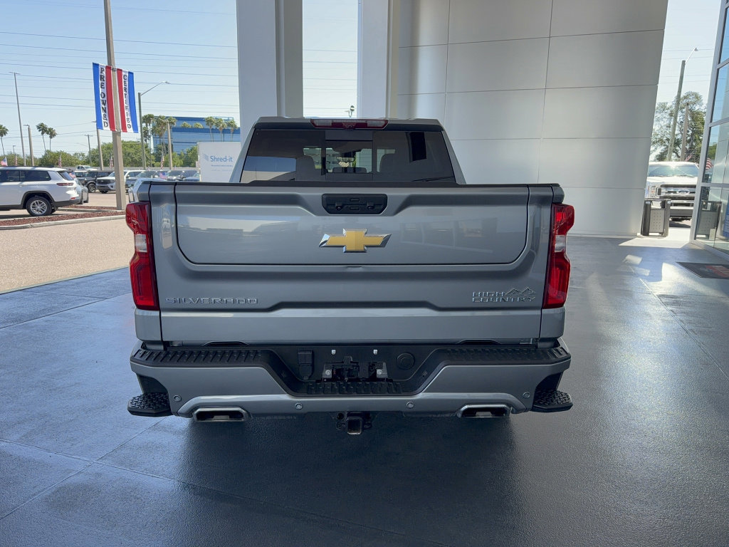 Used 2025 Chevrolet Silverado 1500 High Country AWD/4WD image 3