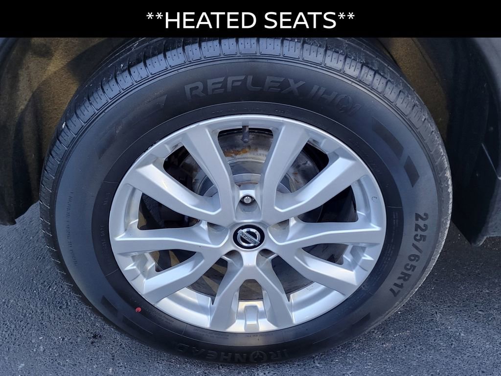 Used 2017 Nissan Rogue SV w/ SV Premium Package image 5