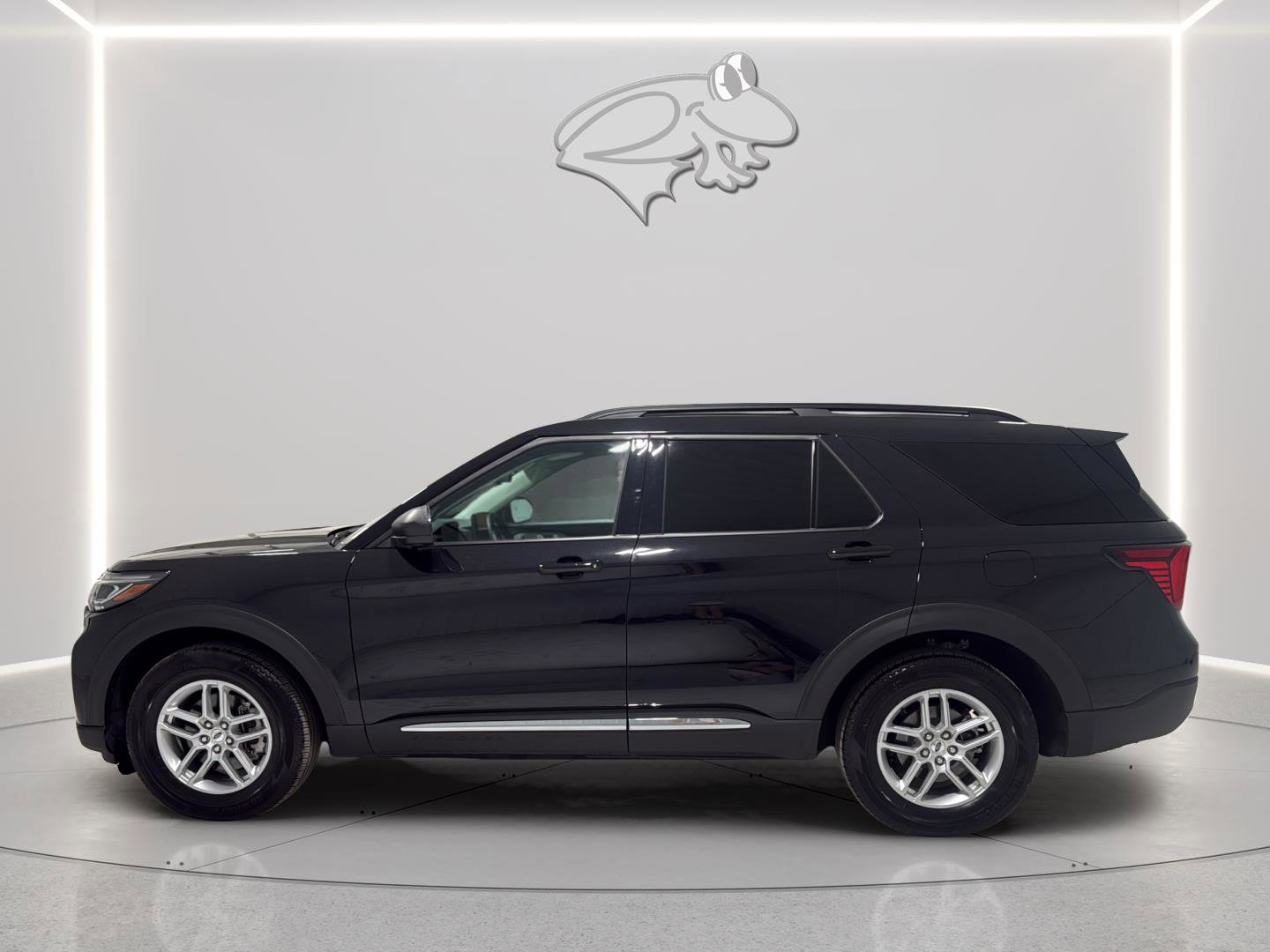 Certified 2025 Ford Explorer Active image 2