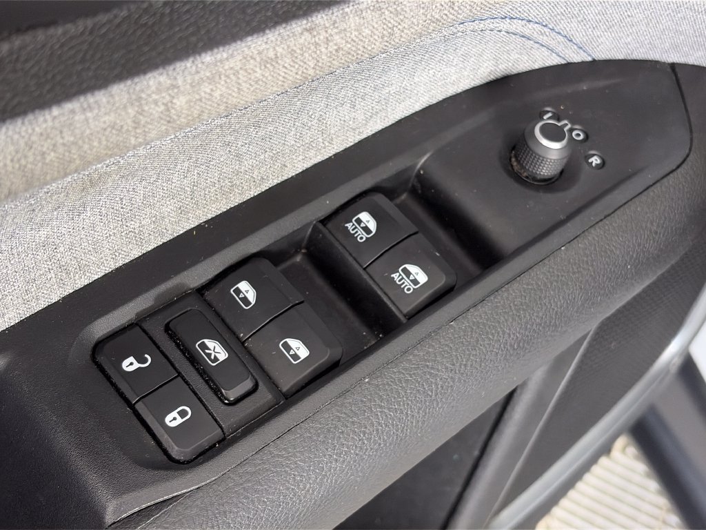 Used 2024 Jeep Compass Latitude AWD/4WD image 25