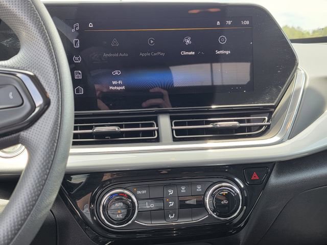 Used 2025 Chevrolet Trax LT FWD image 9