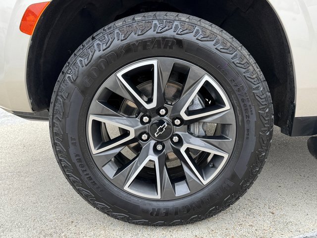 Used 2021 Chevrolet Suburban Z71 w/ Rear Media and Nav Package image 13