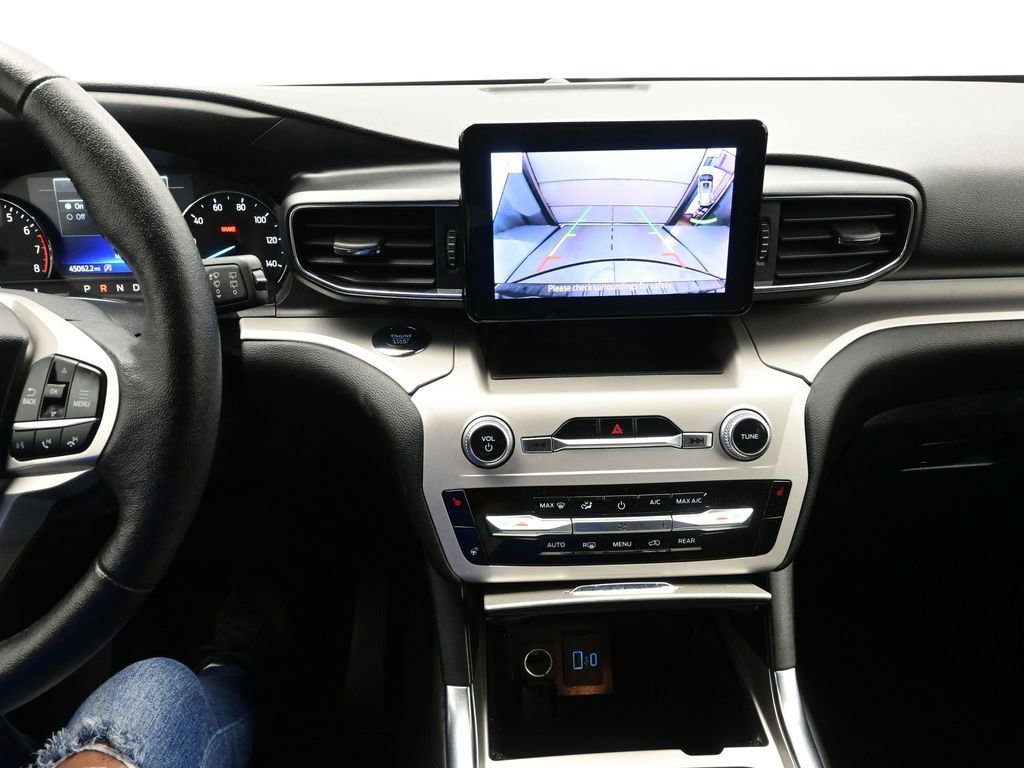 Certified 2024 Ford Explorer XLT w/ Equipment Group 202A image 21