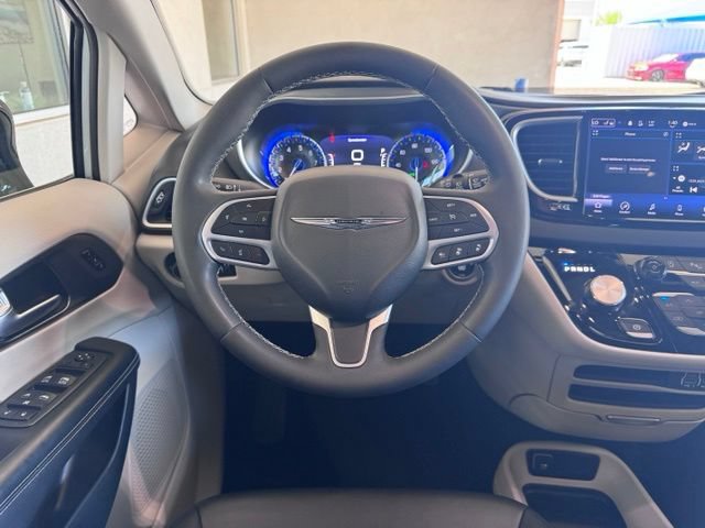 Used 2024 Chrysler Pacifica Touring-L FWD image 14