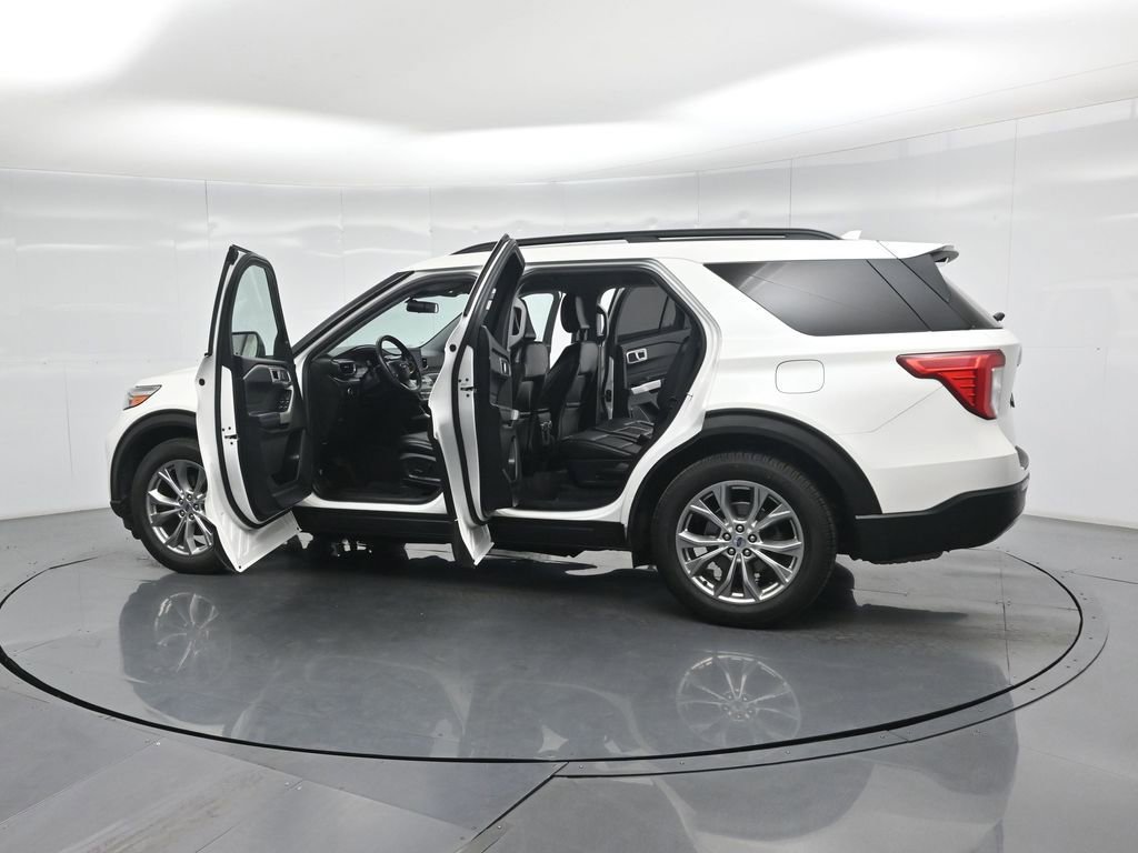 Certified 2021 Ford Explorer XLT w/ Equipment Group 202A RWD image 35