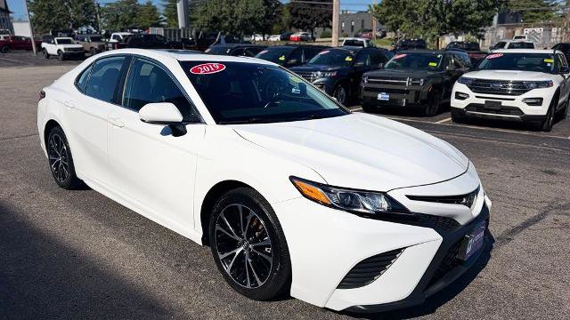 Used 2019 Toyota Camry SE w/ Carpet Mat Package FWD image 10